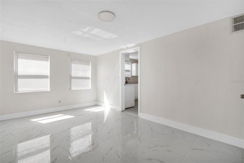 House in Tampa, Florida 3 bedrooms, 82.5 sq.m. № 1572368 - photo 16