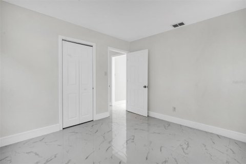 House in Tampa, Florida 3 bedrooms, 82.5 sq.m. № 1572368 - photo 12