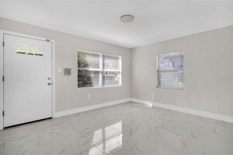 House in Tampa, Florida 3 bedrooms, 82.5 sq.m. № 1572368 - photo 6