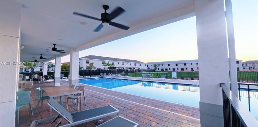 Touwnhouse à Florida City, Floride 3 chambres, 128.21 m2 № 2076425