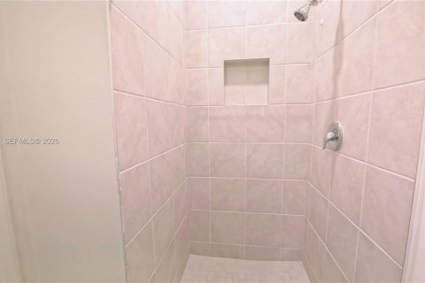 Touwnhouse à louer à Florida City, Floride: 3 chambres, 128.21 m2 № 2076425 - photo 12