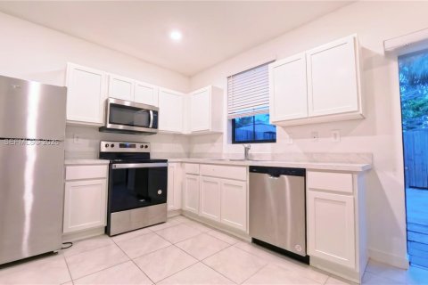 Touwnhouse à louer à Florida City, Floride: 3 chambres, 128.21 m2 № 2076425 - photo 4