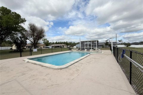 Villa ou maison à louer à Punta Gorda, Floride: 2 chambres, 137.22 m2 № 1549202 - photo 6
