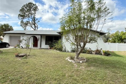 Villa ou maison à louer à Punta Gorda, Floride: 2 chambres, 137.22 m2 № 1549202 - photo 4