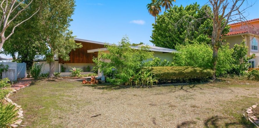 Villa ou maison à Treasure Island, Floride 4 chambres, 214.33 m2 № 2308602