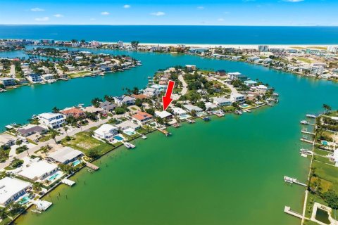 Villa ou maison à vendre à Treasure Island, Floride: 4 chambres, 214.33 m2 № 2308602 - photo 2