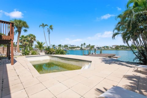 Villa ou maison à vendre à Treasure Island, Floride: 4 chambres, 214.33 m2 № 2308602 - photo 24