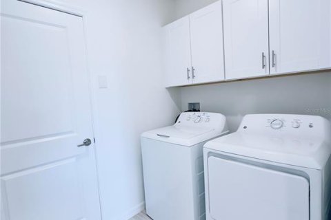 Villa ou maison à louer à San Antonio, Floride: 5 chambres, 221.94 m2 № 2410366 - photo 11