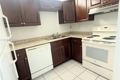 Condo in Coral Springs, Florida, 2 bedrooms  № 2064708