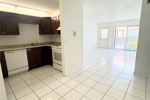 Condo in Coral Springs, Florida, 2 bedrooms  № 2064708 - photo 2