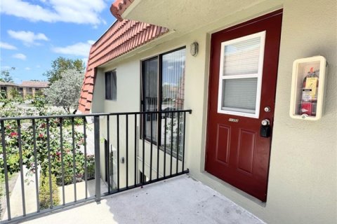 Condo in Coral Springs, Florida, 2 bedrooms  № 2064708 - photo 7