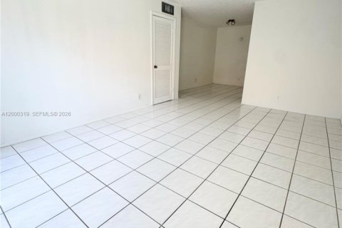 Condo in Coral Springs, Florida, 2 bedrooms  № 2064708 - photo 5