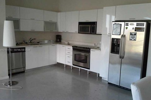 Condo in Miami, Florida, 2 bedrooms  № 2401319 - photo 8