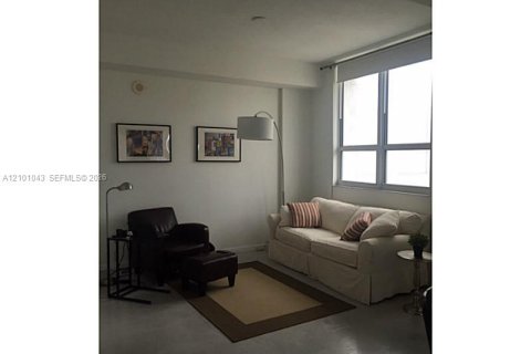 Condo in Miami, Florida, 2 bedrooms  № 2401319 - photo 6