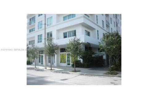 Condo in Miami, Florida, 2 bedrooms  № 2401319 - photo 10