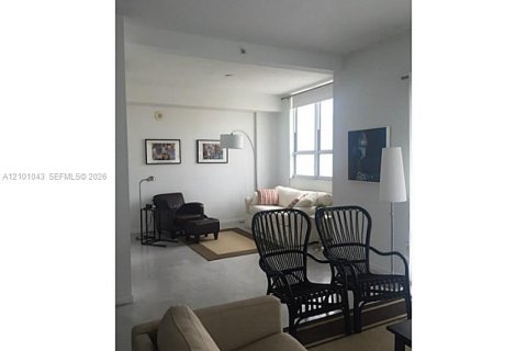 Condo in Miami, Florida, 2 bedrooms  № 2401319 - photo 5