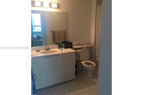 Condo in Miami, Florida, 2 bedrooms  № 2401319 - photo 7