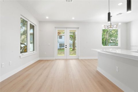 Duplex in Orlando, Florida 3 bedrooms, 146.41 sq.m. № 2197547 - photo 13