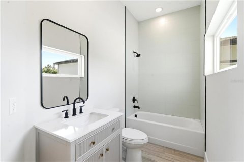 Duplex in Orlando, Florida 3 bedrooms, 146.41 sq.m. № 2197547 - photo 27