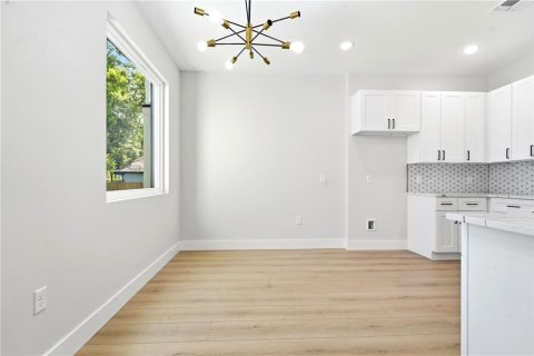Duplex in Orlando, Florida 3 bedrooms, 146.41 sq.m. № 2197547 - photo 11