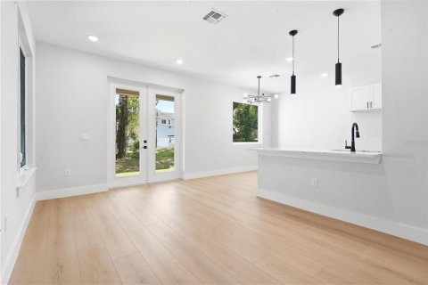 Duplex in Orlando, Florida 3 bedrooms, 146.41 sq.m. № 2197547 - photo 5