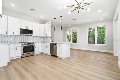 Duplex in Orlando, Florida 3 bedrooms, 146.41 sq.m. № 2197547 - photo 10