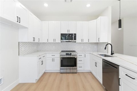 Duplex in Orlando, Florida 3 bedrooms, 146.41 sq.m. № 2197547 - photo 9
