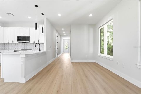 Duplex in Orlando, Florida 3 bedrooms, 146.41 sq.m. № 2197547 - photo 4