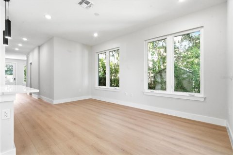 Duplex in Orlando, Florida 3 bedrooms, 146.41 sq.m. № 2197547 - photo 12