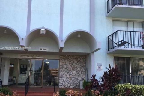 Condo in North Miami, Florida, 1 bedroom  № 2040604