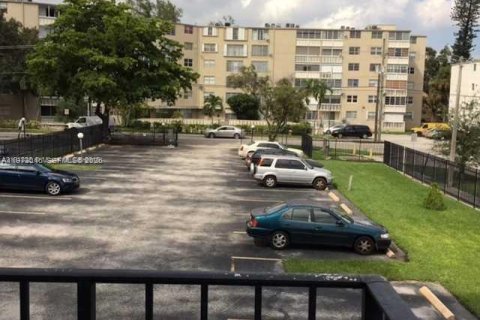 Купить кондоминиум в Норт-Майами, Флорида 1 спальня, 83.61м2, № 2040604 - фото 6