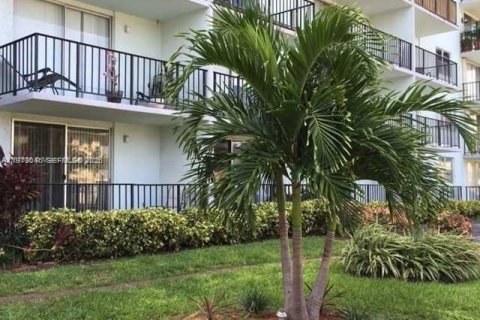 Купить кондоминиум в Норт-Майами, Флорида 1 спальня, 83.61м2, № 2040604 - фото 4