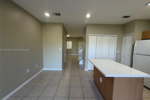 Снять в аренду таунхаус в Хомстед, Флорида 2 спальни, 108.32м2, № 1995414 - фото 15