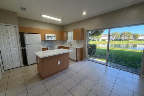 Снять в аренду таунхаус в Хомстед, Флорида 2 спальни, 108.32м2, № 1995414 - фото 7