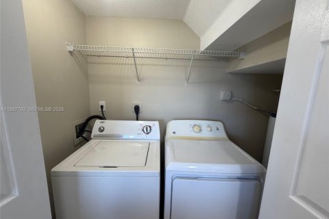 Снять в аренду таунхаус в Хомстед, Флорида 2 спальни, 108.32м2, № 1995414 - фото 10