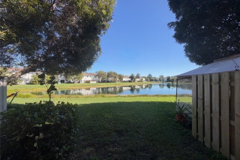 Снять в аренду таунхаус в Хомстед, Флорида 2 спальни, 108.32м2, № 1995414 - фото 14