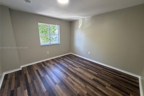 Снять в аренду таунхаус в Хомстед, Флорида 2 спальни, 108.32м2, № 1995414 - фото 18