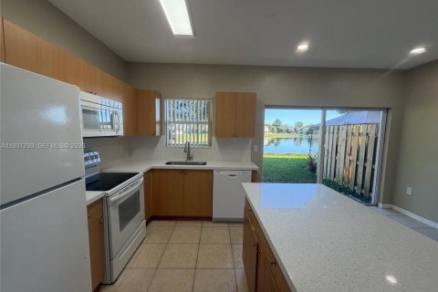 Снять в аренду таунхаус в Хомстед, Флорида 2 спальни, 108.32м2, № 1995414 - фото 12