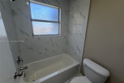 Снять в аренду таунхаус в Хомстед, Флорида 2 спальни, 108.32м2, № 1995414 - фото 26