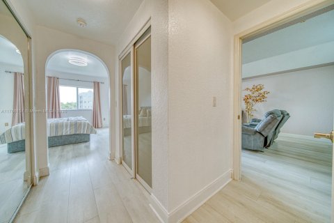 Condo in Doral, Florida, 3 bedrooms  № 1863568 - photo 17