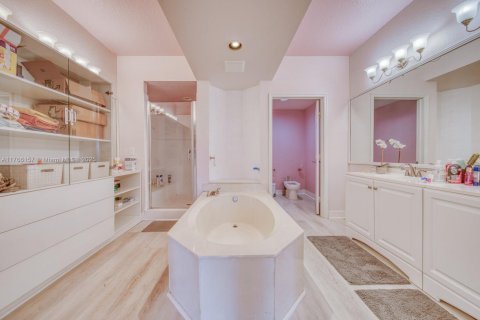 Condo in Doral, Florida, 3 bedrooms  № 1863568 - photo 13