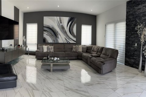 House in Doral, Florida 5 bedrooms, 383.59 sq.m. № 2013398 - photo 14