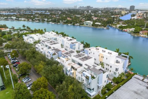 Touwnhouse à louer à Miami Beach, Floride: 4 chambres, 249.16 m2 № 1955312 - photo 5