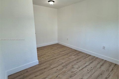 Снять в аренду виллу или дом в Майами, Флорида 4 спальни, 75.44м2, № 1963913 - фото 14