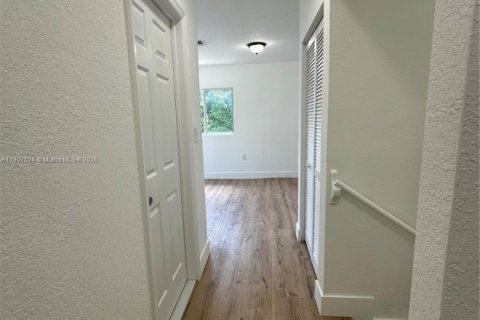 Снять в аренду виллу или дом в Майами, Флорида 4 спальни, 75.44м2, № 1963913 - фото 11