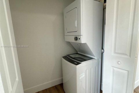 Снять в аренду виллу или дом в Майами, Флорида 4 спальни, 75.44м2, № 1963913 - фото 8