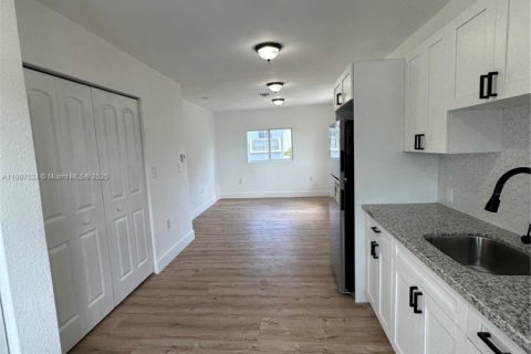 Снять в аренду виллу или дом в Майами, Флорида 4 спальни, 75.44м2, № 1963913 - фото 7