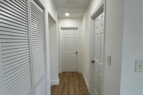 Снять в аренду виллу или дом в Майами, Флорида 4 спальни, 75.44м2, № 1963913 - фото 10