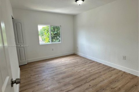 Снять в аренду виллу или дом в Майами, Флорида 4 спальни, 75.44м2, № 1963913 - фото 15