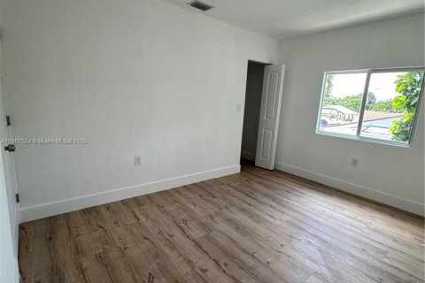 Снять в аренду виллу или дом в Майами, Флорида 4 спальни, 75.44м2, № 1963913 - фото 17